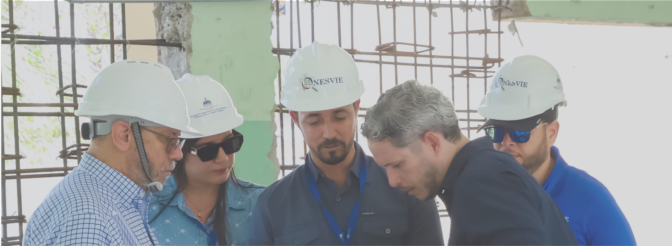 Gobierno supervisa refuerzo estructural en Escuela Básica Pontón