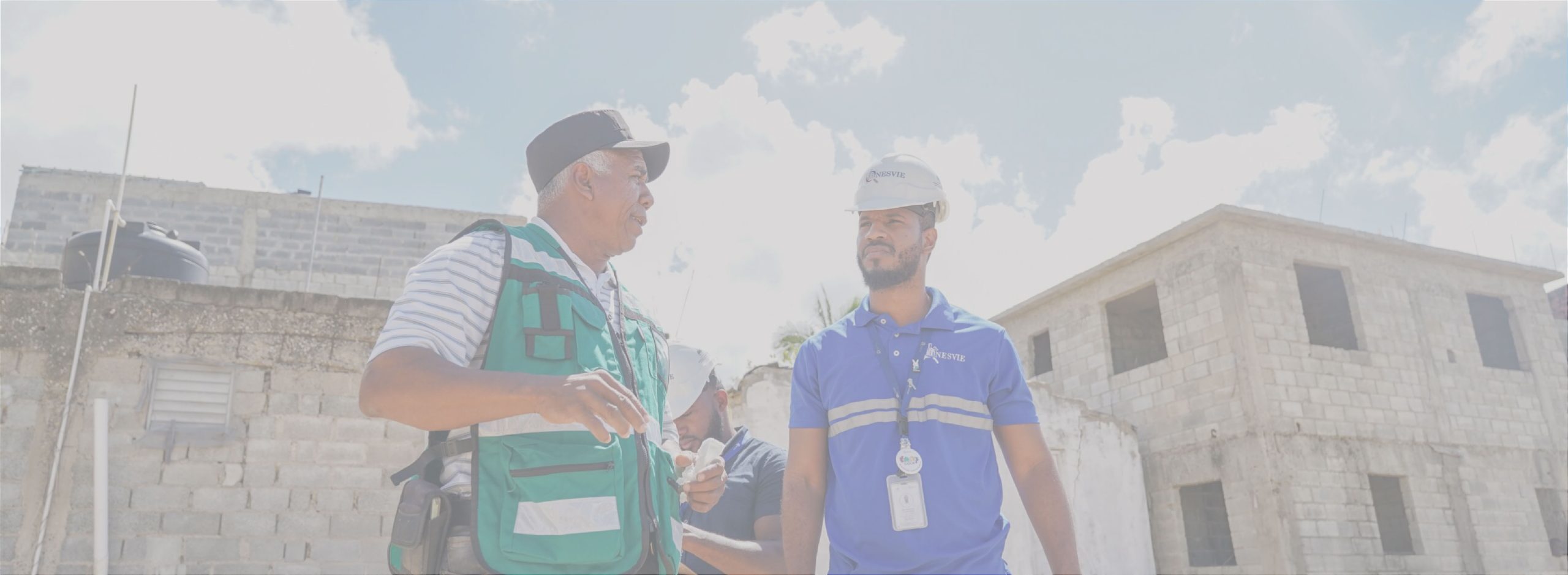 Onesvie evalúa edificio colapsado en Santo Domingo Norte