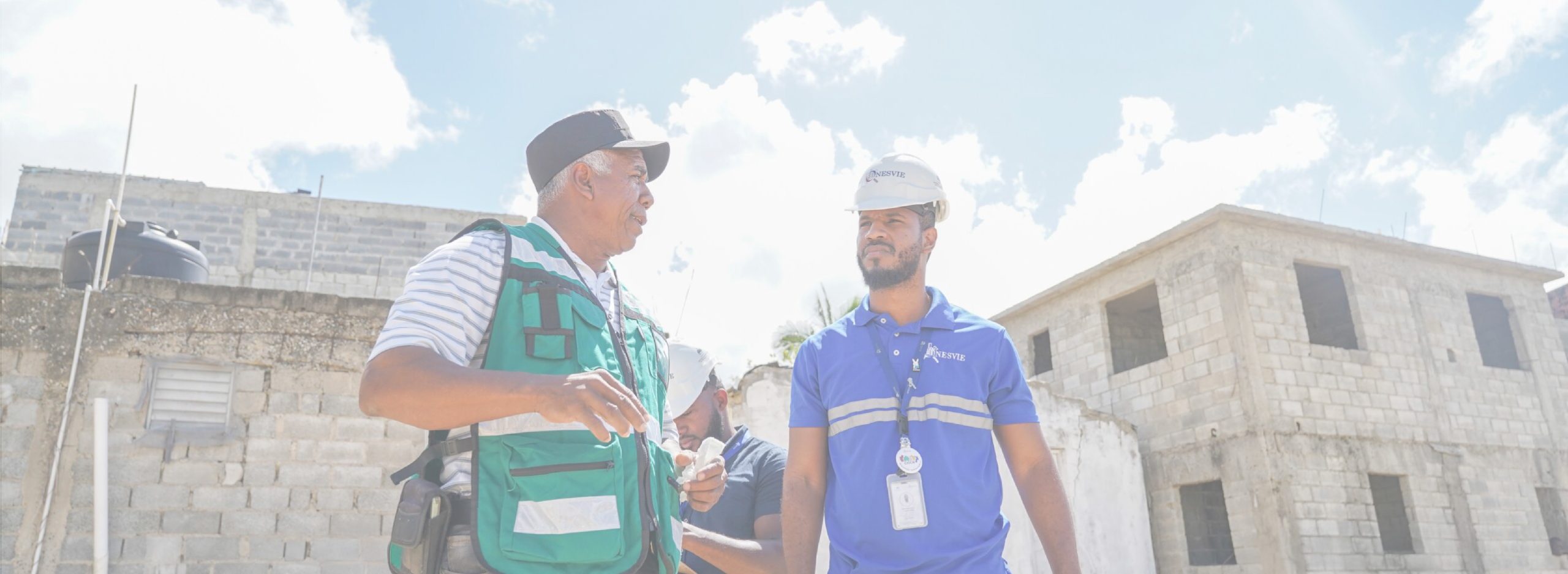 Onesvie evalúa edificio colapsado en Santo Domingo Norte