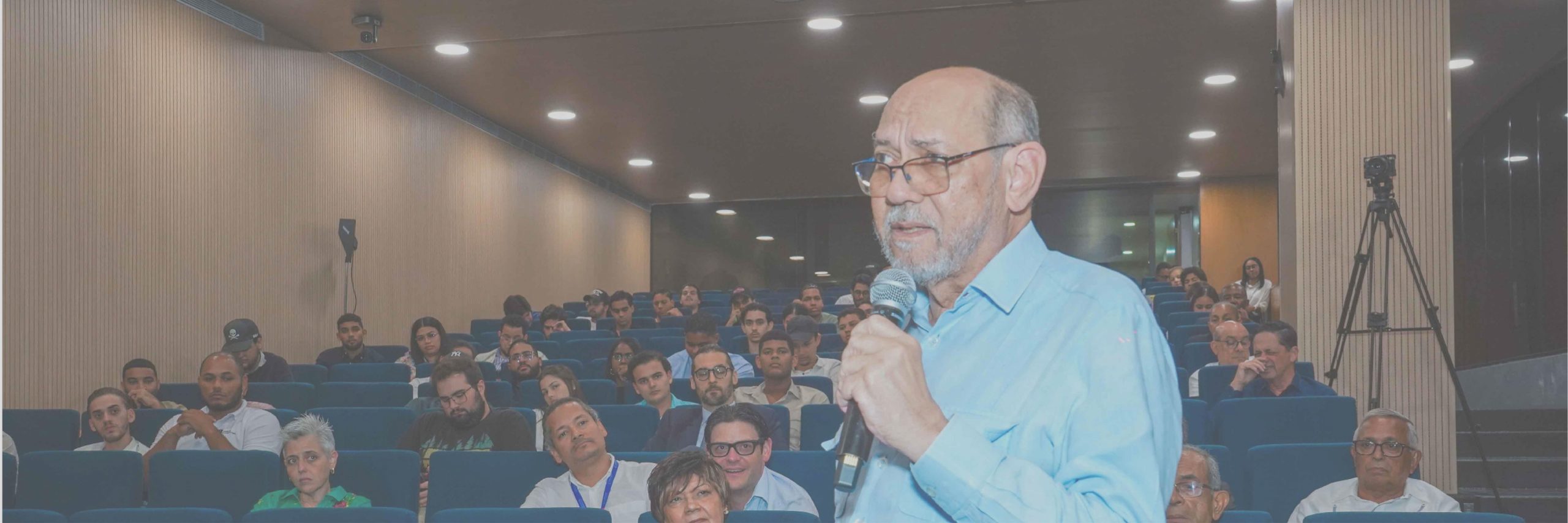 Director de Onesvie participa de conferencia "Huracanes y Resiliencia de Edificaciones"